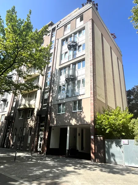 Charmante Wohnung mit Wintergarten und großer Terrasse zum Gartenbereich — photo 1